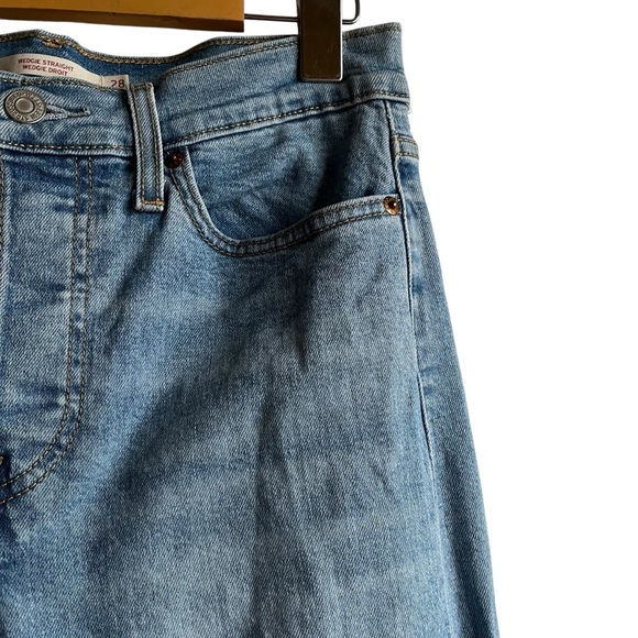 Levi’s Wedgie Straight Jeans Oxnard Haze Size 28 High Rise Distressed - Picture 6 of 16